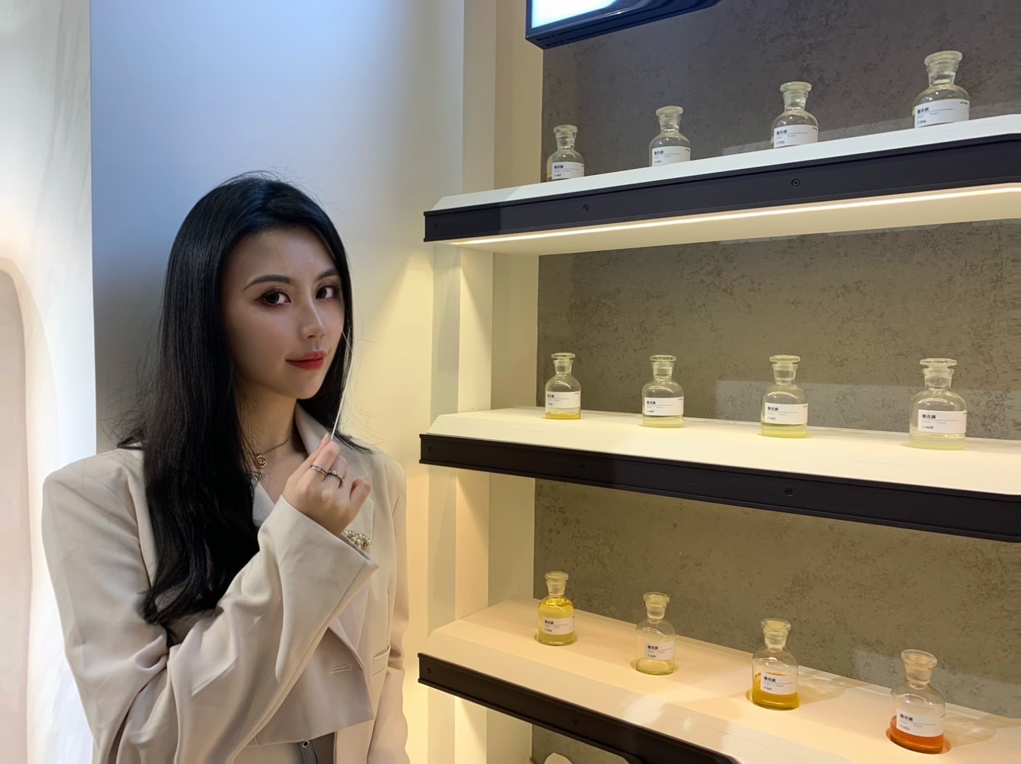 理科正妹推無性別香水，Clarissa Chen用化學元素「Phosphorus:」建構心中香氣世界