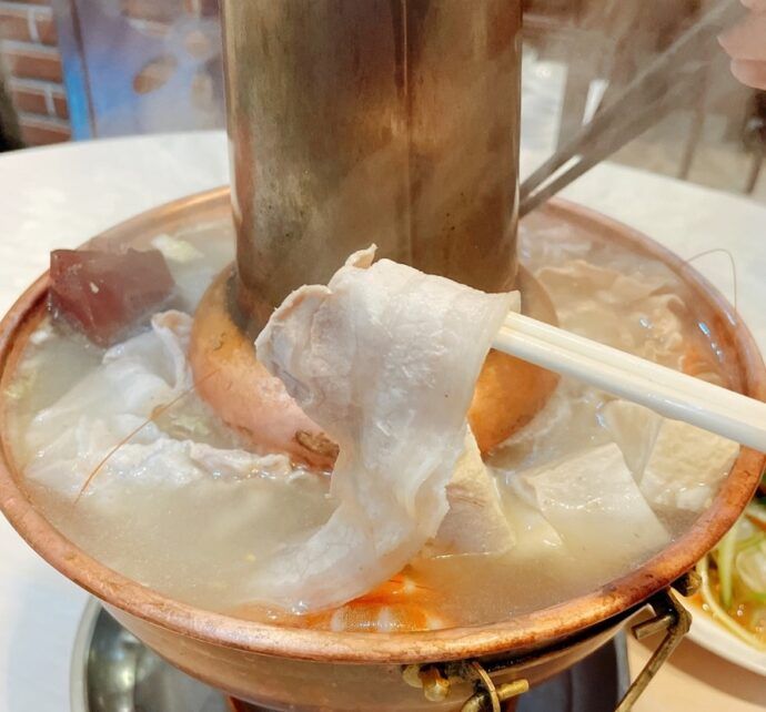 東北家鄉味飄香　道地酸菜白肉鍋超吸客