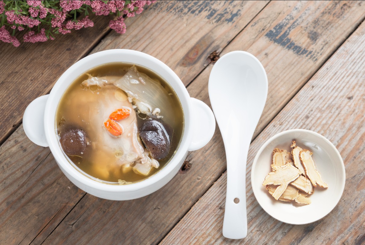 天冷想喝人蔘雞湯？不妨採用「花旗蔘」煲湯感受回甘濃郁！燉湯食譜大公開