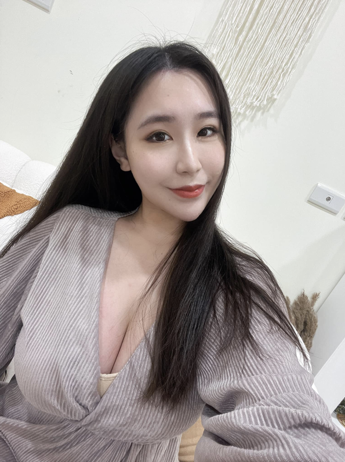 直播主孫孫大秀性感照！暖心不落人後　捐款育幼院做愛心