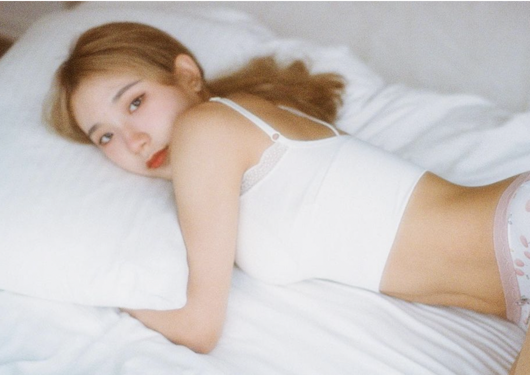 清新正妹Amber「神反差」　美艷性感照迷倒粉絲