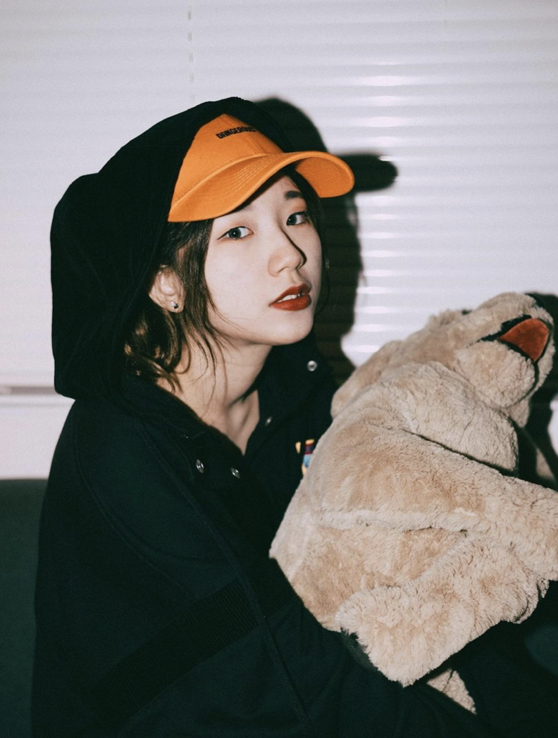 清新正妹Amber「神反差」　美艷性感照迷倒粉絲