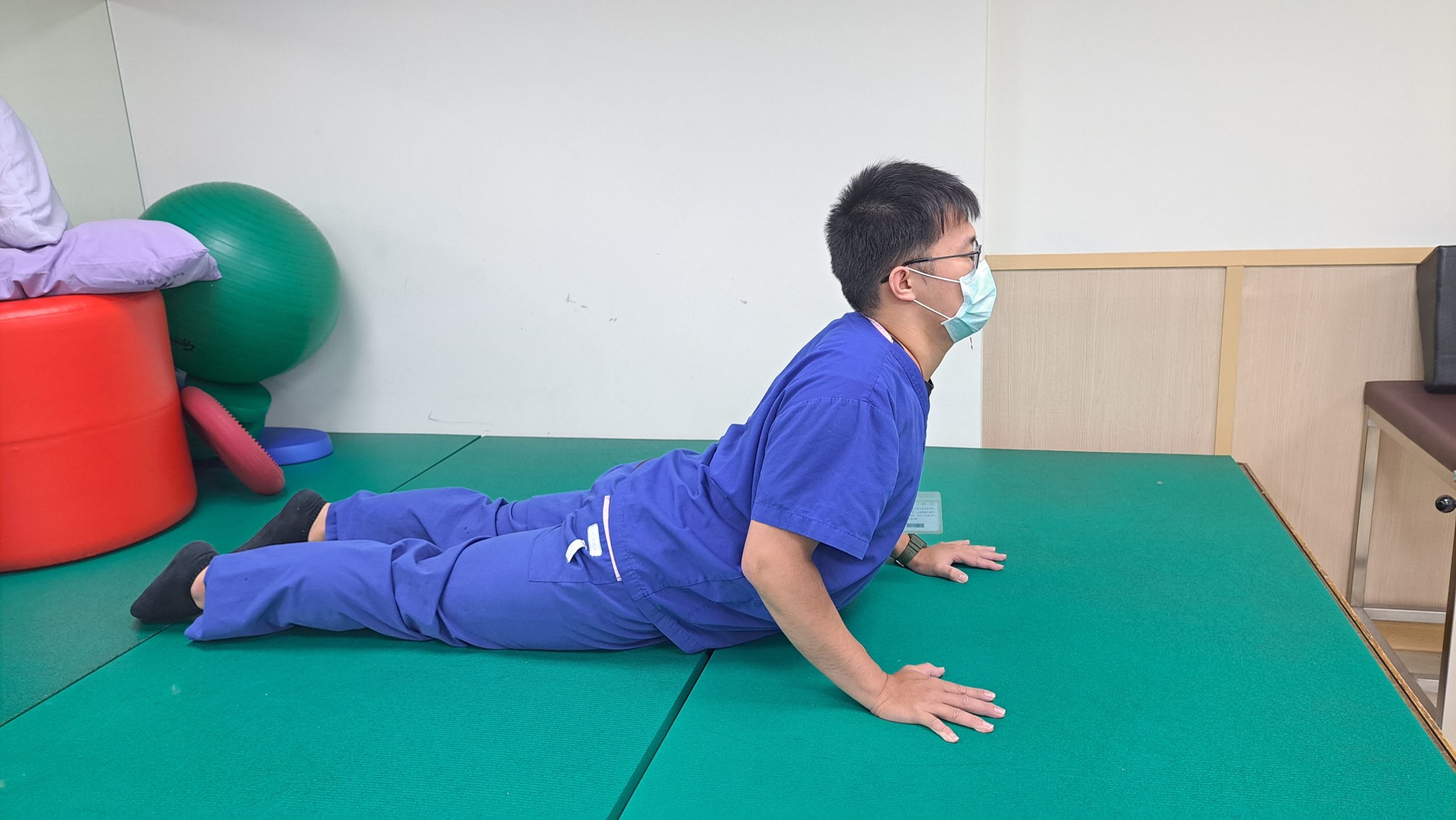 椎間盤突出疼痛難耐 醫授2招有效舒緩疼痛