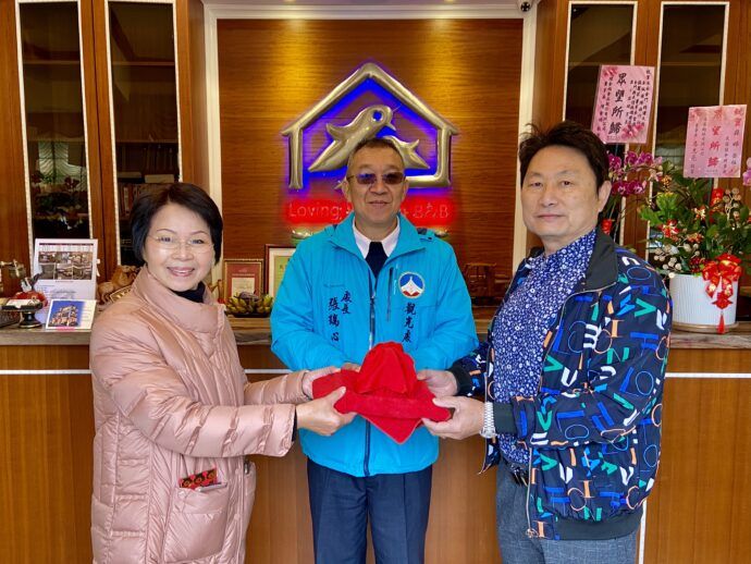 蘇莉云榮任金門縣民宿旅遊發展協會第十屆理事長，陳福海縣長親贈匾額