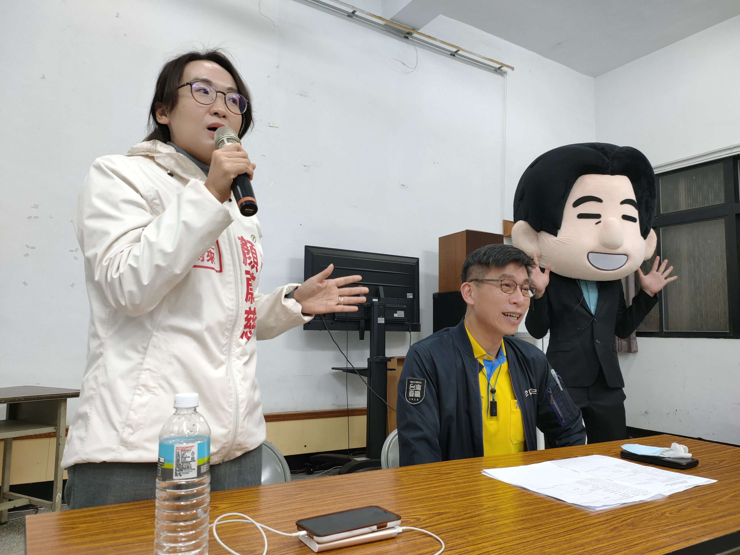 鍾佳濱舉辦黨主席補選座談會 同步立委選戰暖身