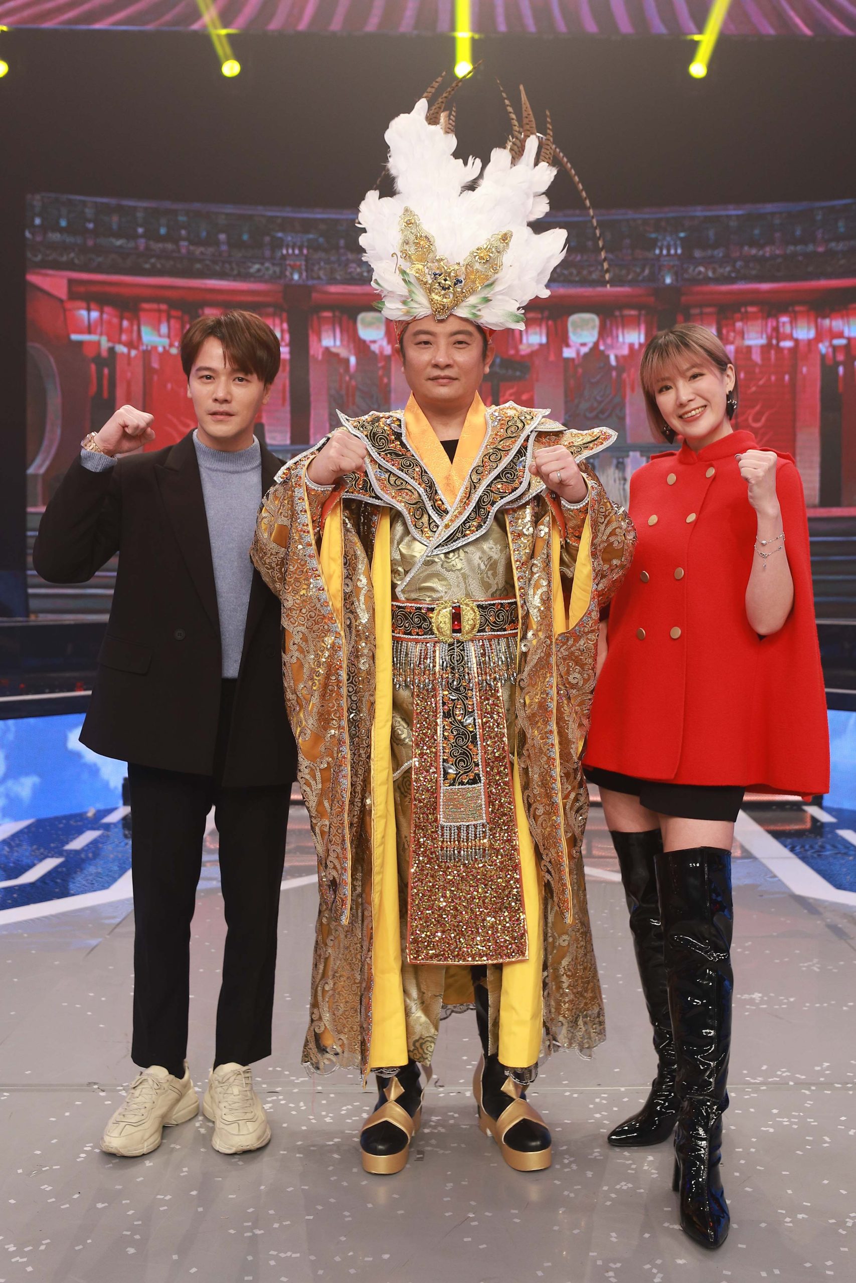 除夕夜限定！蔡佳麟扛10公斤龍袍加身　浮誇造型主持人驚：以為龍年節目