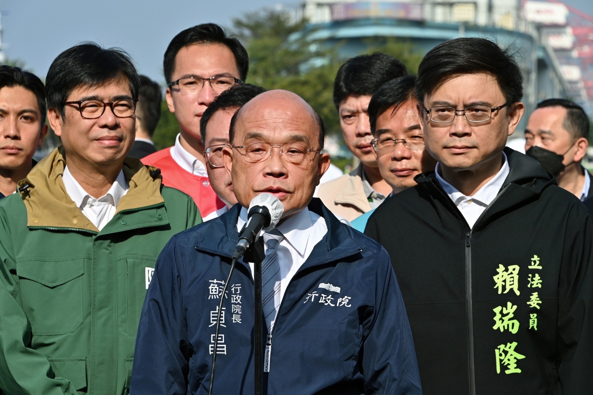 陳其邁陪同蘇貞昌院長視察前鎮漁港