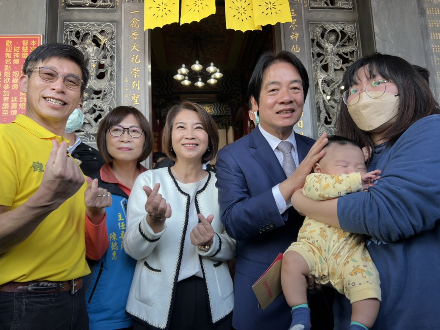 賴清德屏東玉皇宮參拜發福袋 民眾高喊2024選總統
