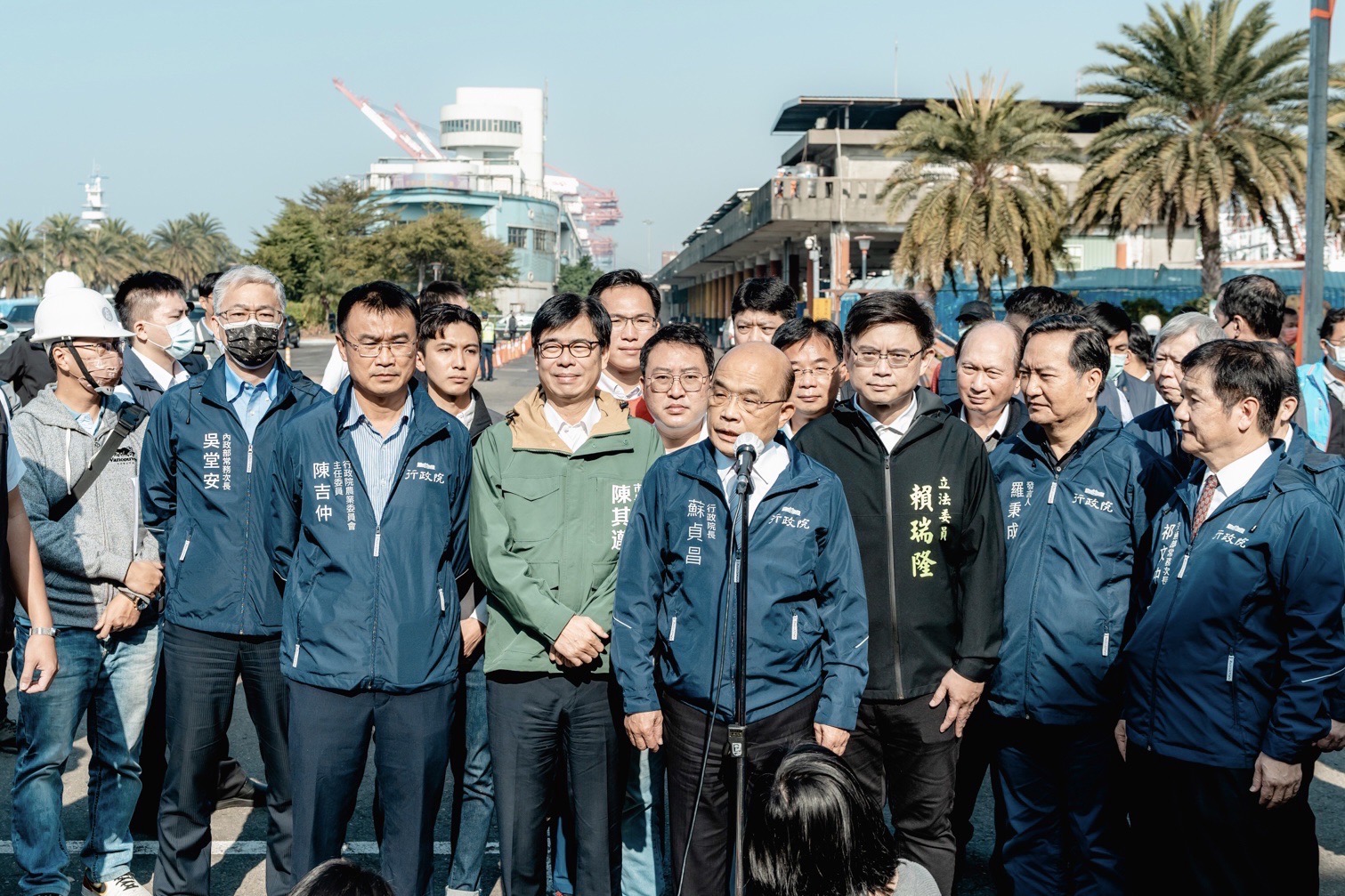 陳其邁陪同蘇貞昌院長視察前鎮漁港