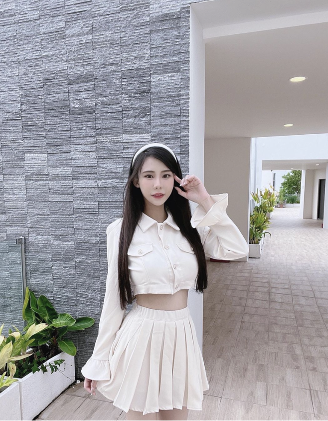 正妹網紅Betty俐璇副業曝光　健身房「女神級教練」教學員