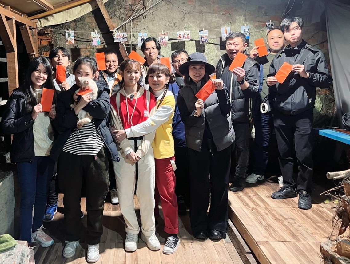 出去玩一半「跑去跟粉絲互動」　王彩樺女兒路邊乾等半小時：現在才懂
