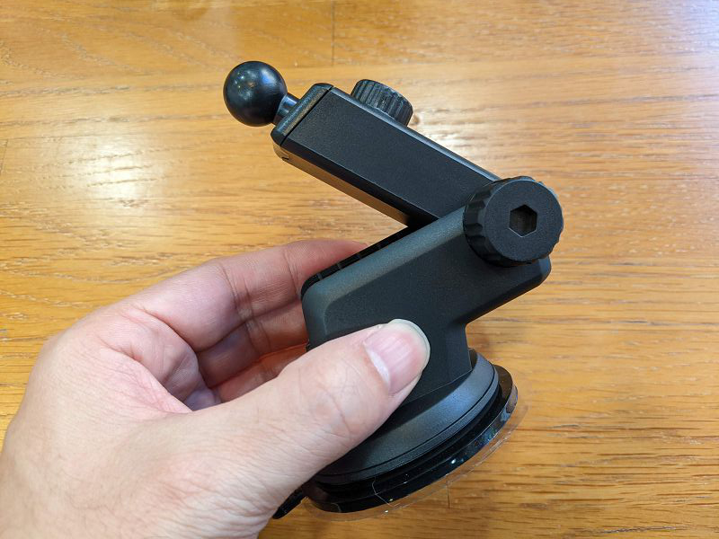 【開箱】摺疊手機大螢幕也能用　快譯通 abee WH-03 車用無線充電手機架測試體驗