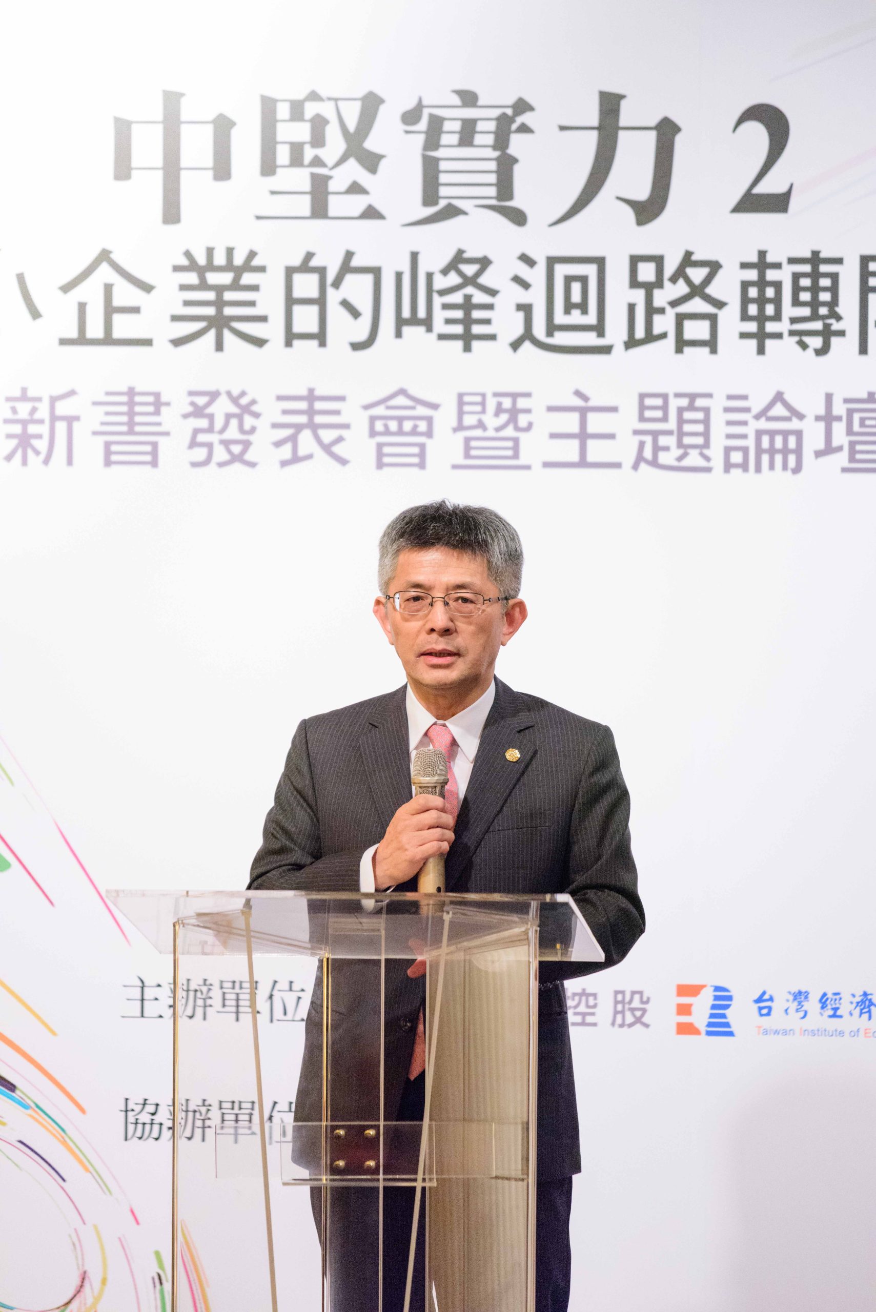 陳鳳龍發跡之路－從菜鳥業務員到上市租賃控股公司董事長