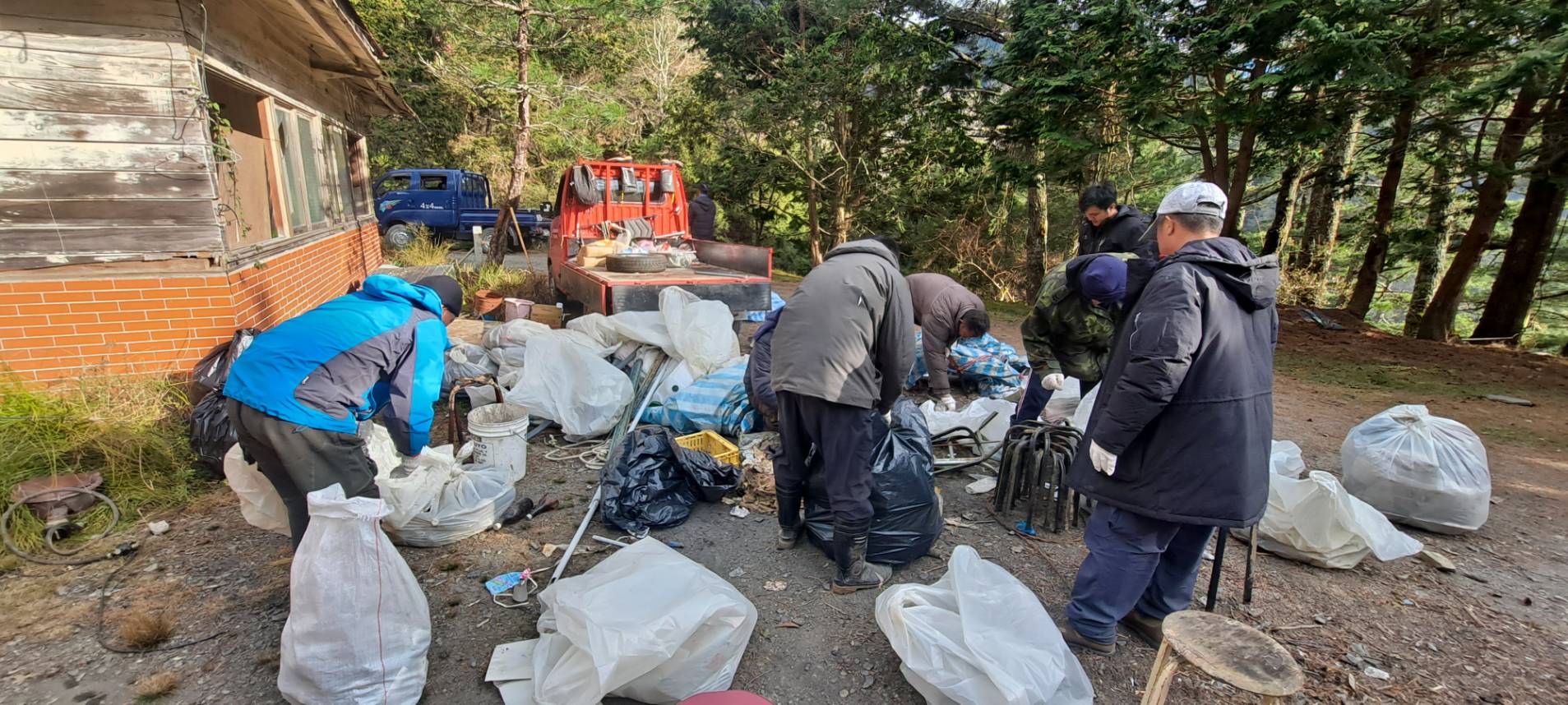 驚人！部落族人至「聖地」淨山 竟清出500公斤廢棄物
