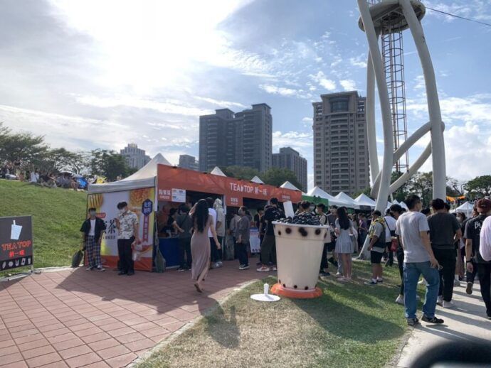 傳遞寶島情　飲料品牌聯手拍謝少年狂歡「2023浮現祭」