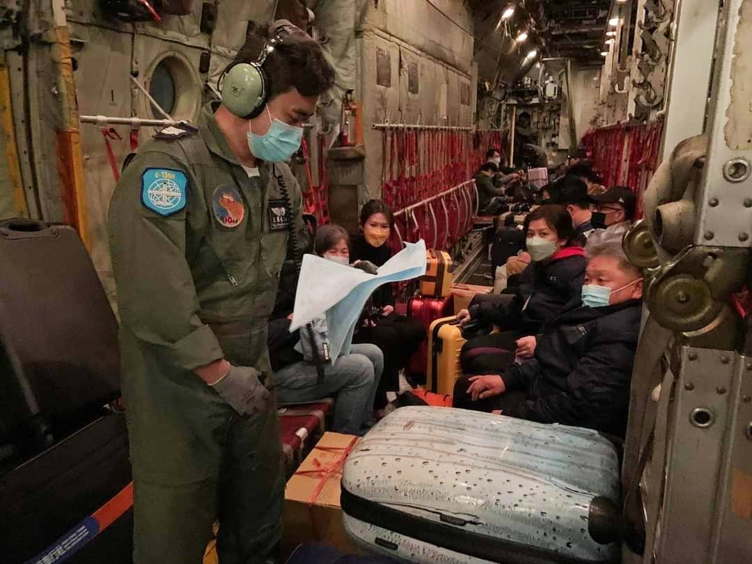 快訊/馬公機場受濃霧影響 空軍六聯隊緊急疏運
