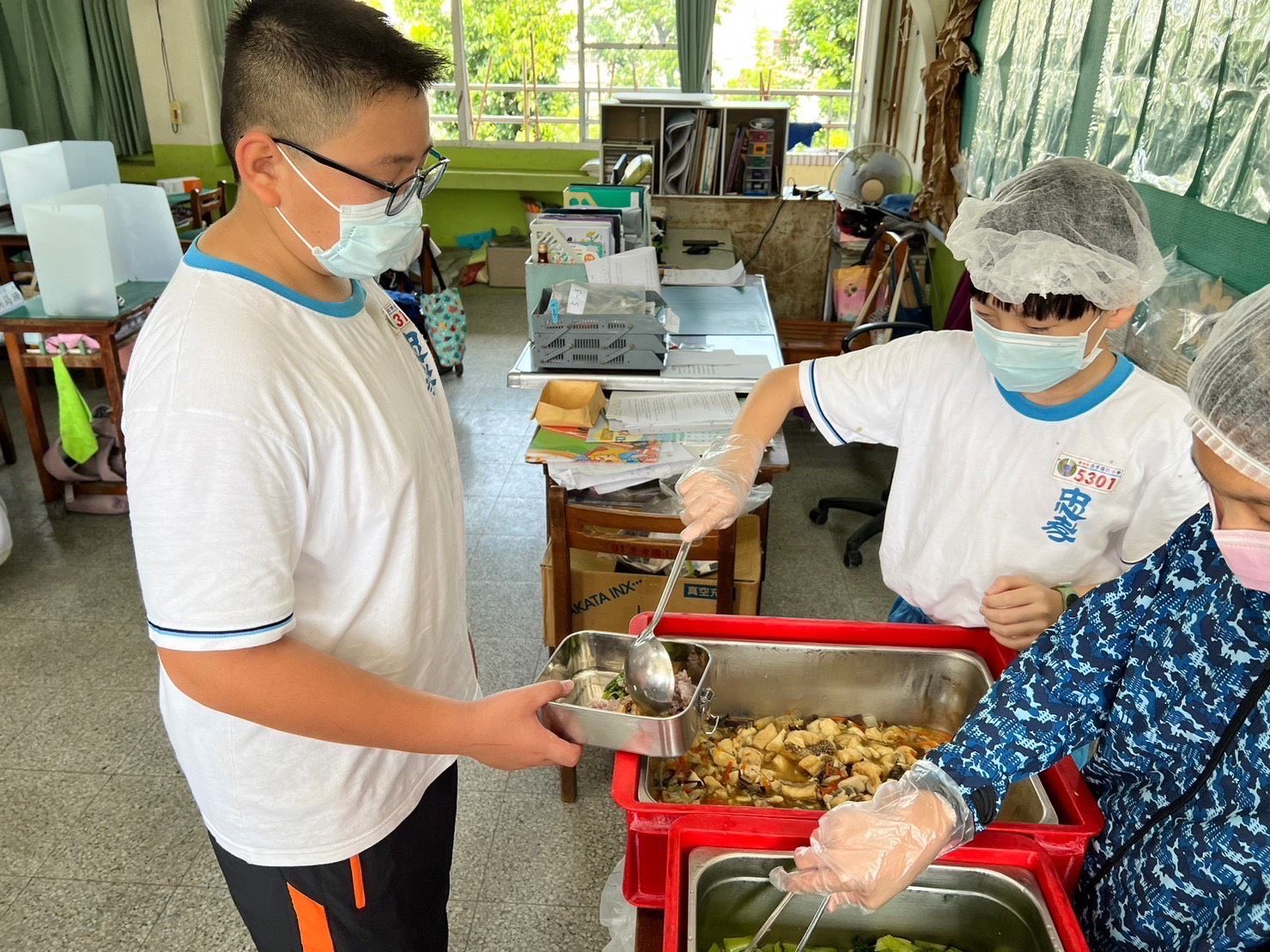 屏東縣學童班班吃石斑 周春米掛保證