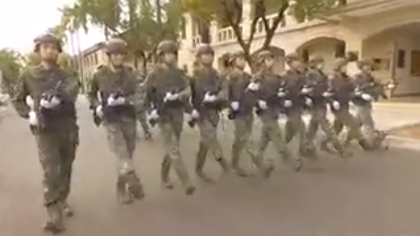 影/陸軍官校踢正步影片外流 遭網友質疑與解放軍動作相似