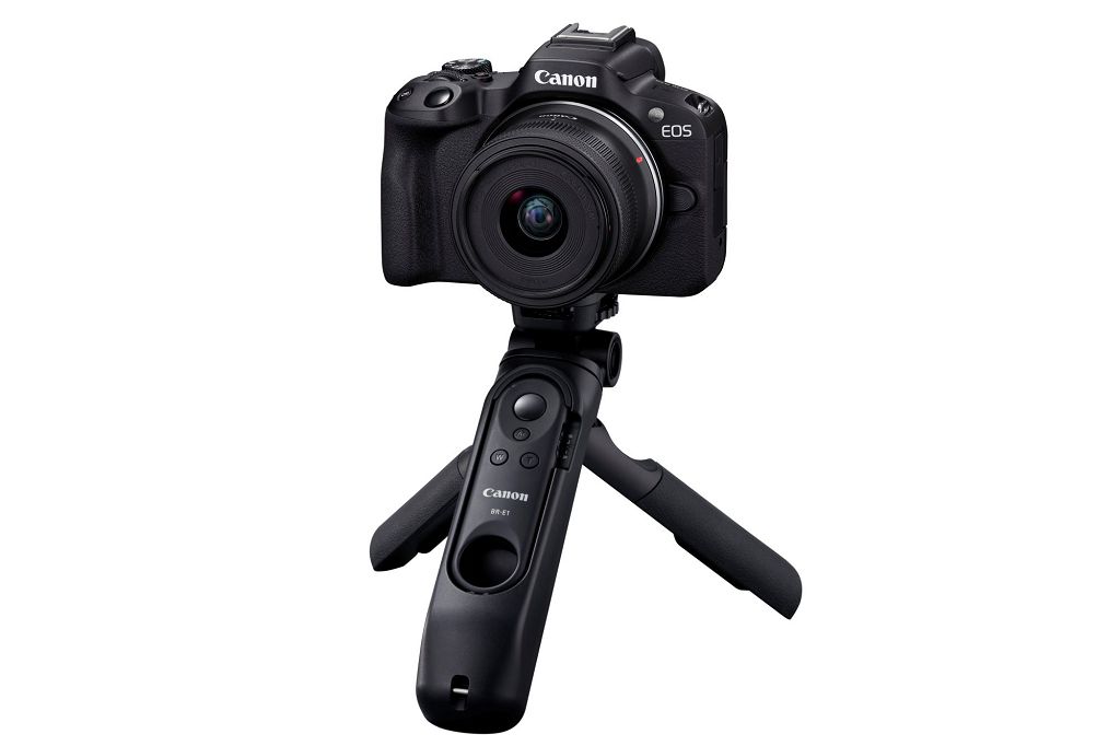 瞄準直播、影音創作訴求　Canon EOS R50 無反光鏡相機輕巧推出