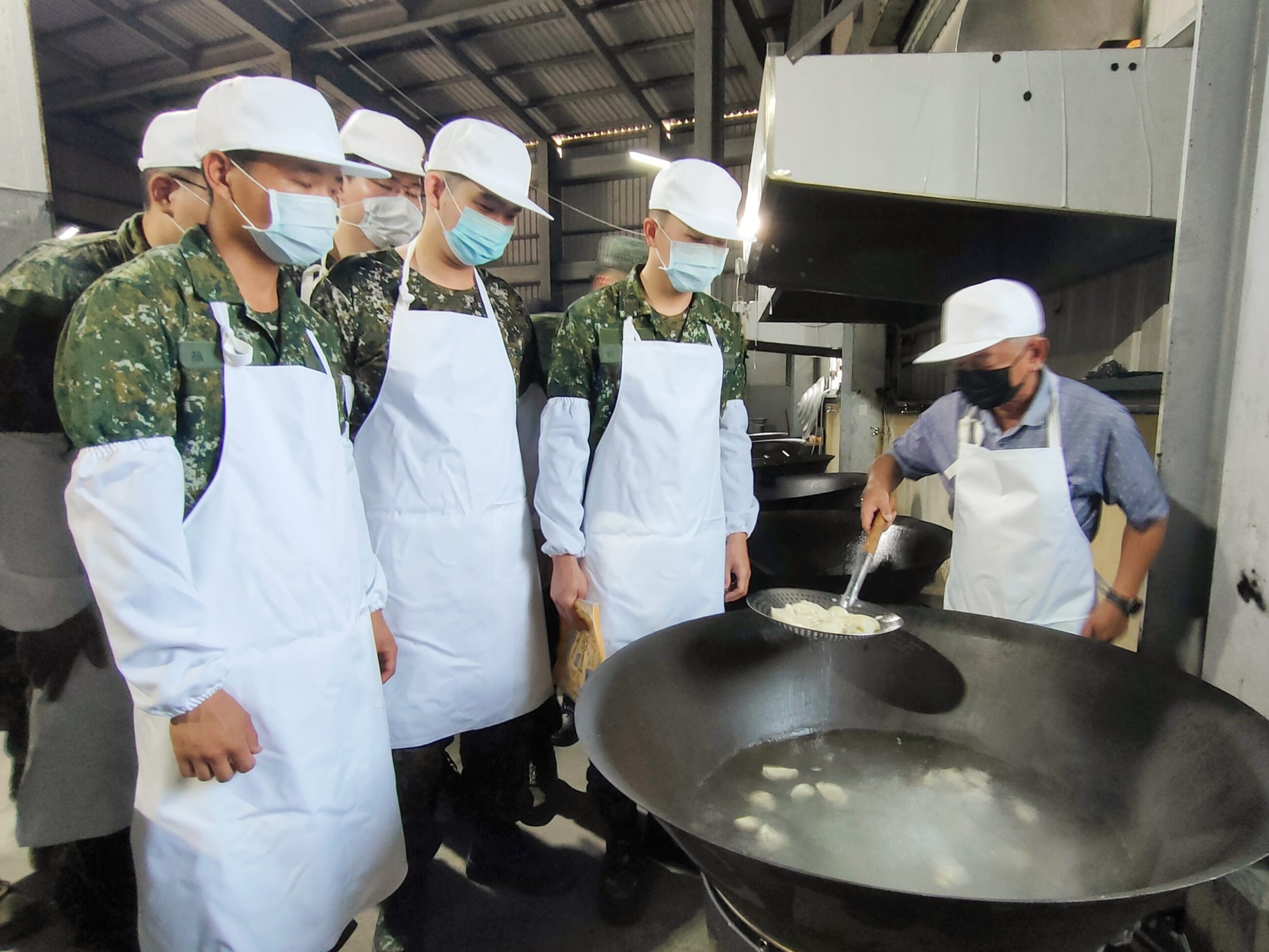 屏東知名企業水餃慰勞教召部隊 「餃」出敬軍愛國的滋味