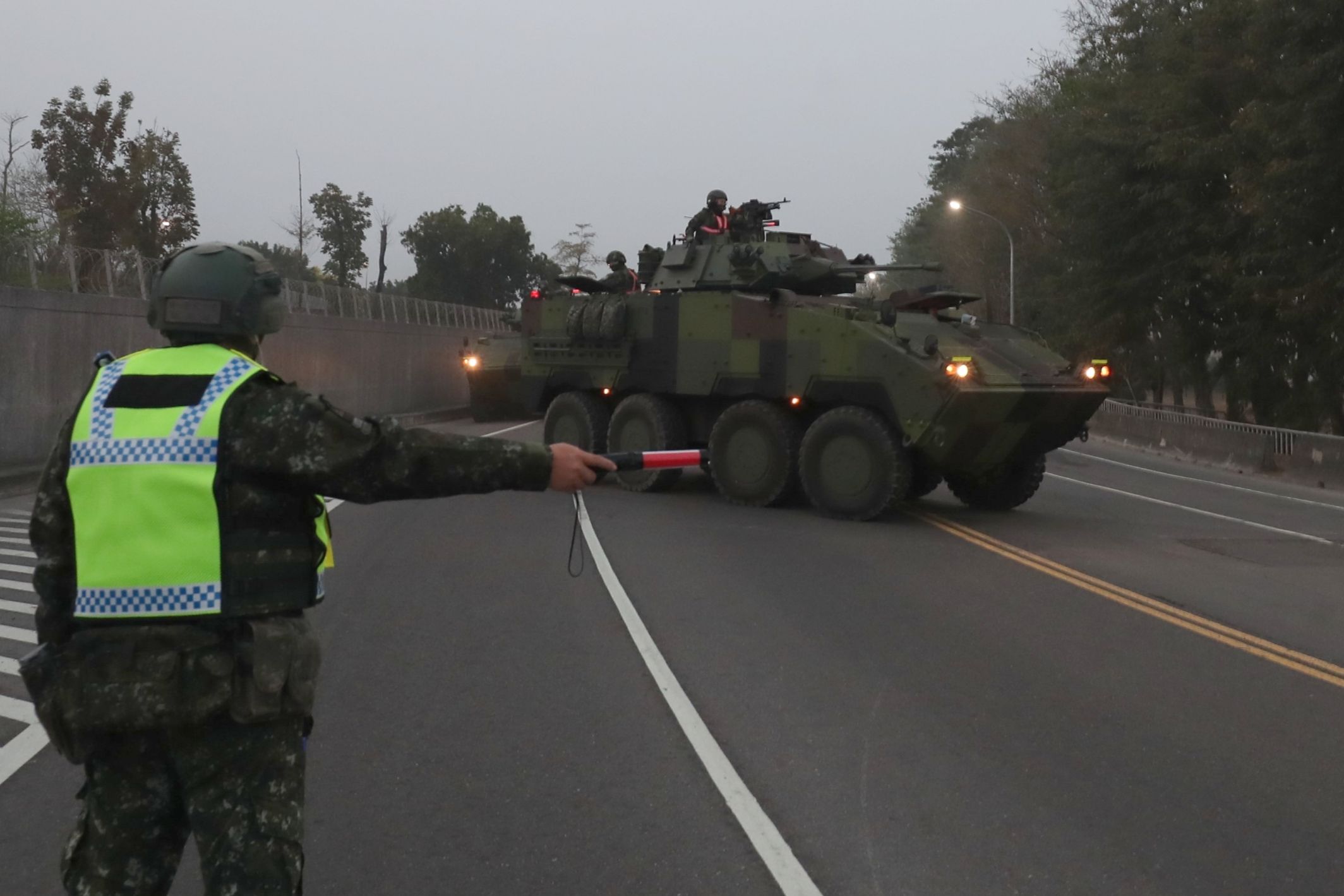 陸軍8軍團裝甲564旅作戰計畫各型戰甲車實施戰術作戰行軍
