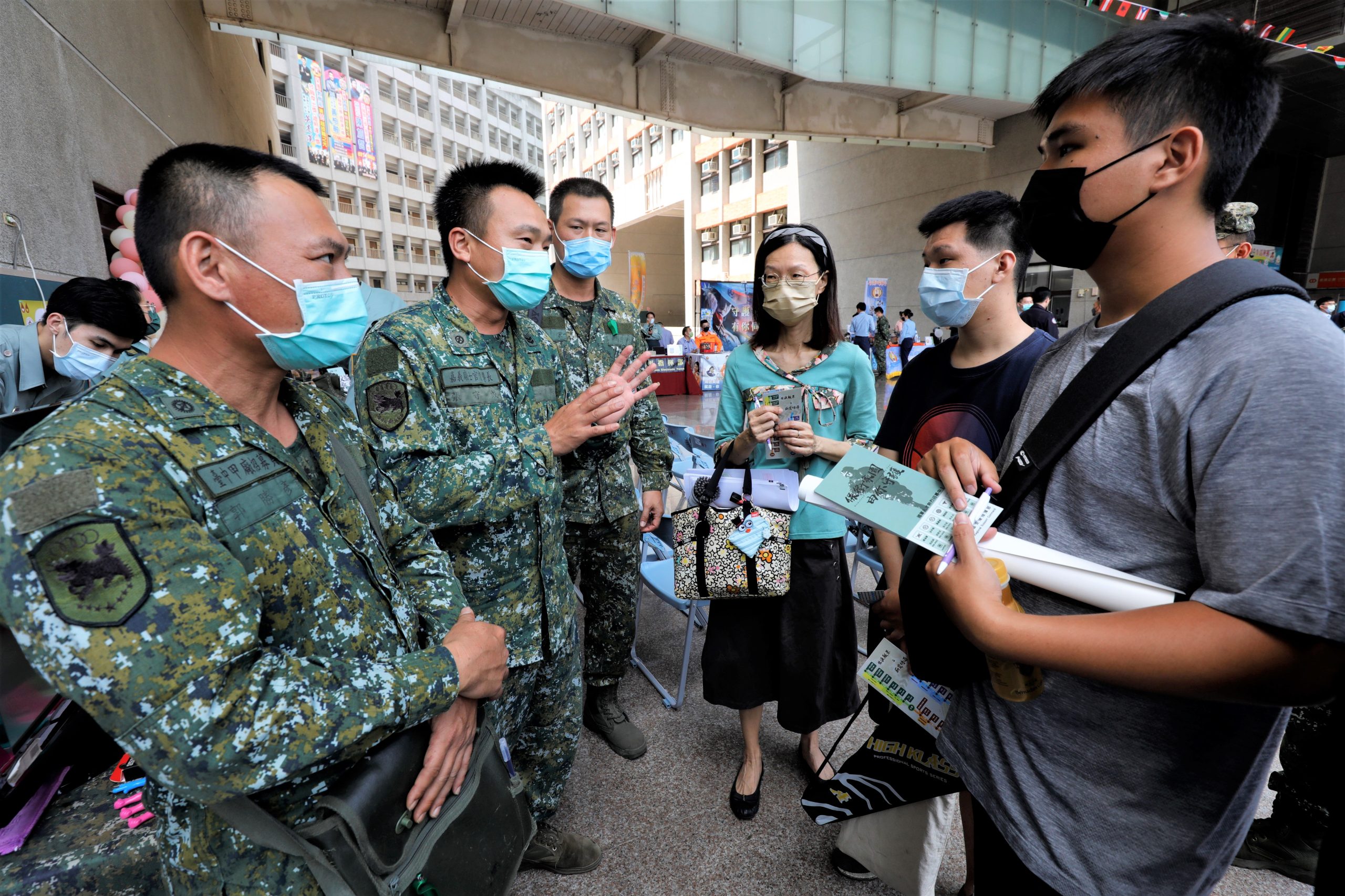 吳鳳科大校慶 中部駐軍受邀宣導全民國防