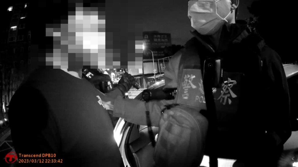 出事找媽媽！通緝犯報假身份要母幫證明　警一眼識破遭逮