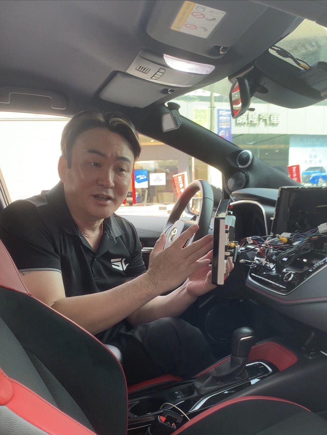 超狂！男星副業開第5家分店　「高中同學」姚元浩到場支持