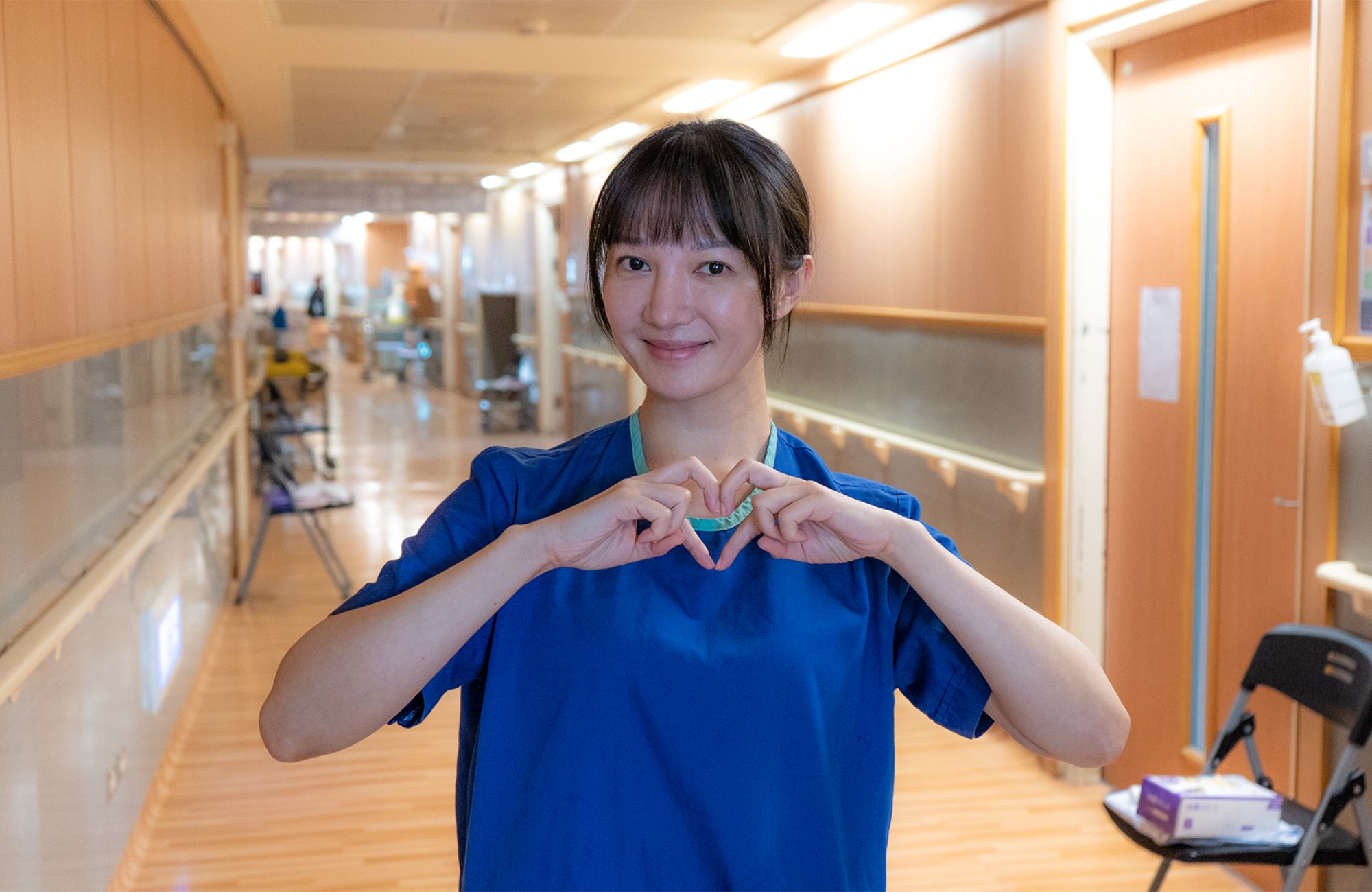 打怪任務「五朵花」！ 小薰穿防護衣全臉漲紅　敬佩醫護人員