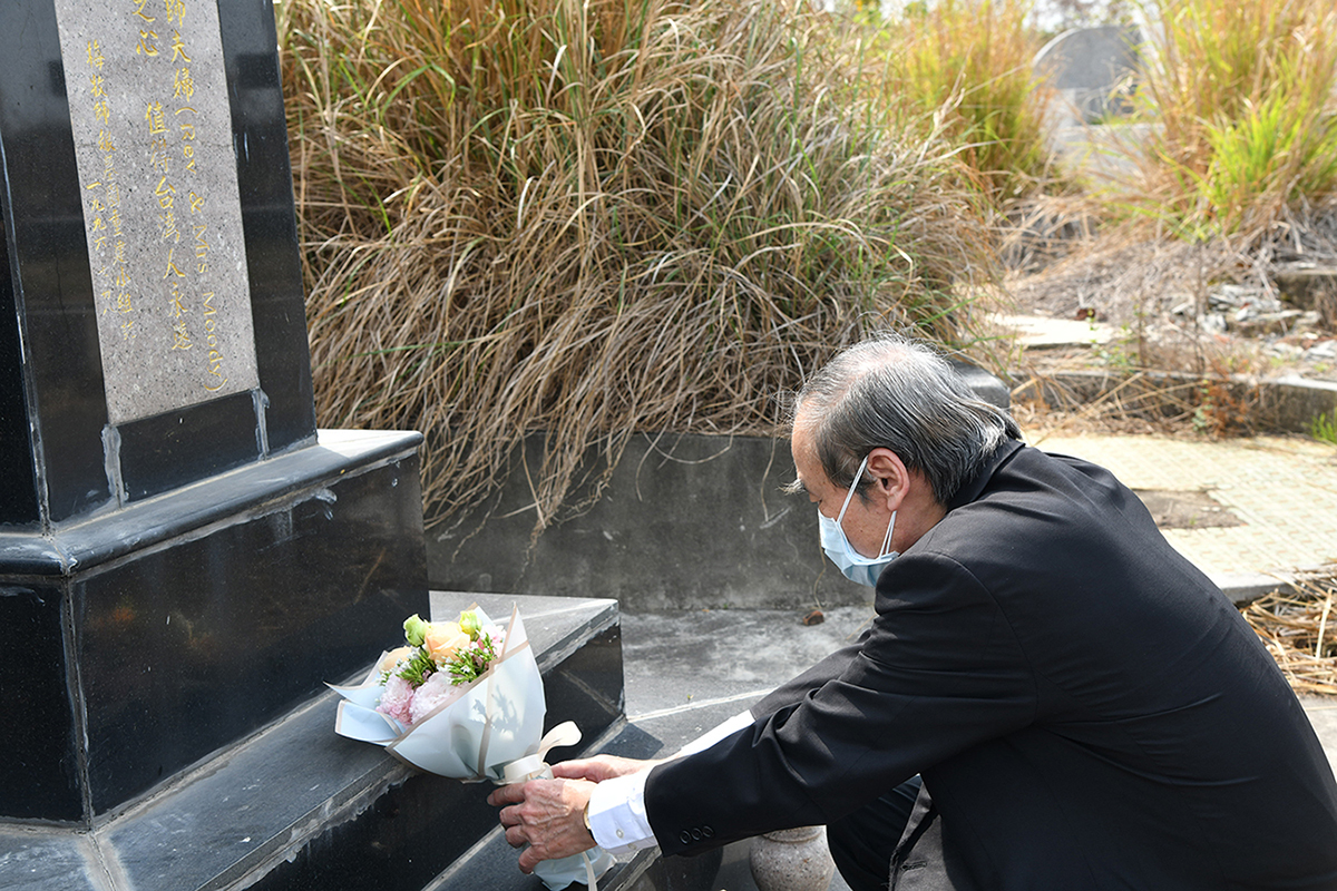 彰基為宣教師掃墓 緬懷先人佳美腳蹤