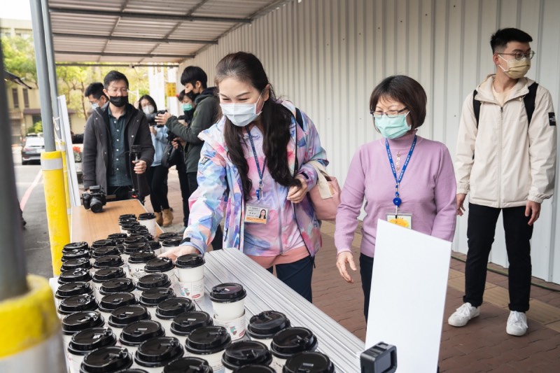 響應國際醫師節！發起「應援咖啡車」 愛滋病患者答謝醫護辛勞