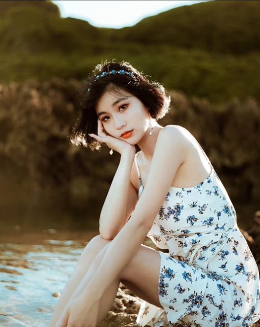 人氣直播主呂欣SIN曬火辣比基尼　曝人生觀：保持正向樂觀