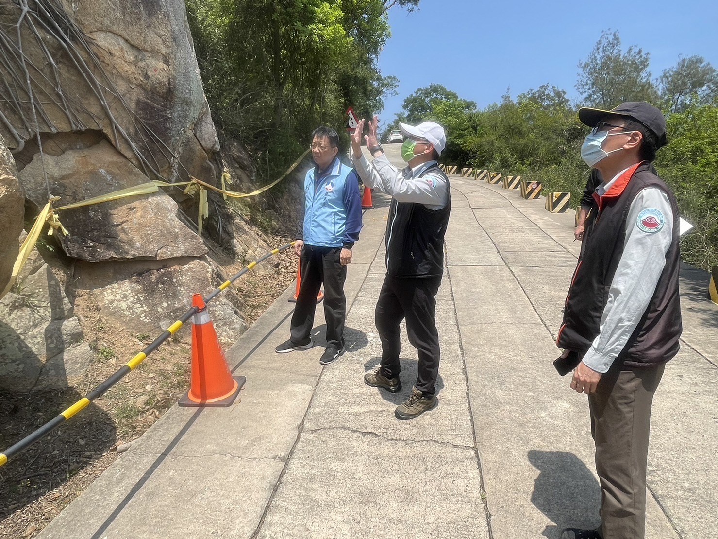金門縣政府觀光處與國家公園會勘太武山安全疑慮路段，保障旅遊環璄安全