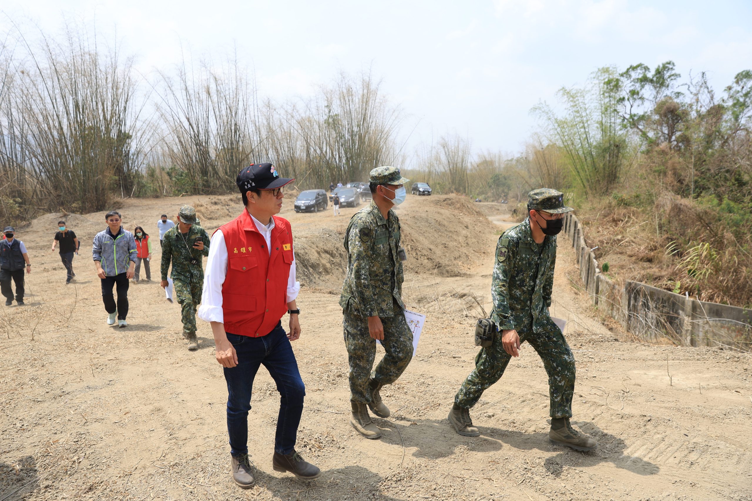 內門山林火警 陳其邁視察現場整備感謝軍警消