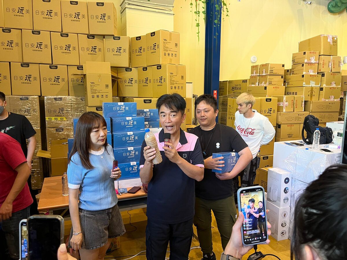 臉書直播界精品霸主與本土天王吳宗憲聯手跨界合作　台中特賣會共同直播！