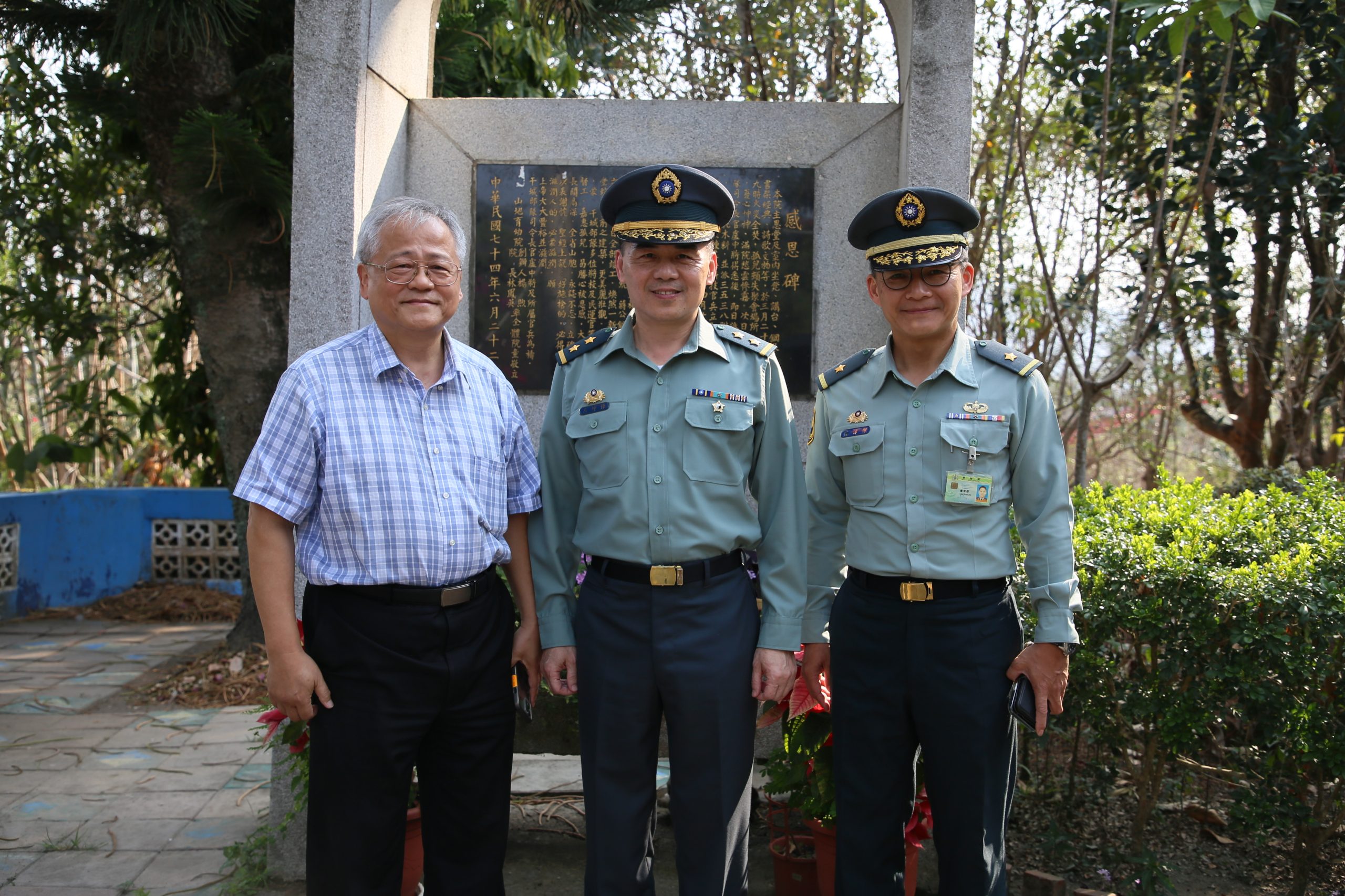 退輔會主委馮世寬、陸軍8軍團六龜育幼院慰問