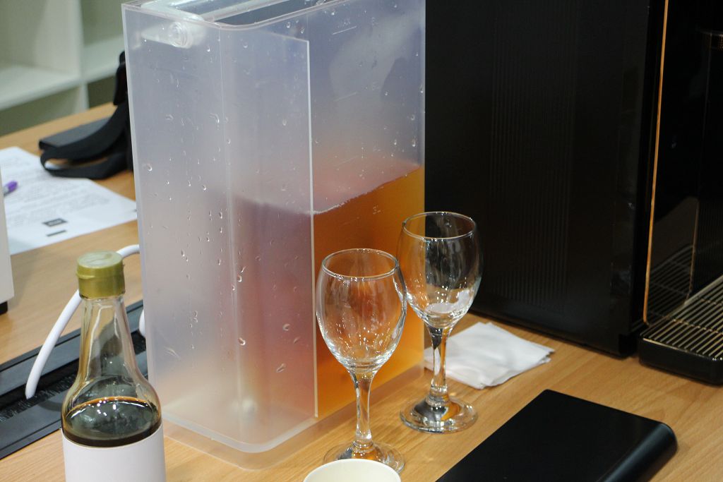 OVO 旗下幫康家電新品 RO 瞬熱飲水機 SR5、永續設計投影機 The Book 亮相