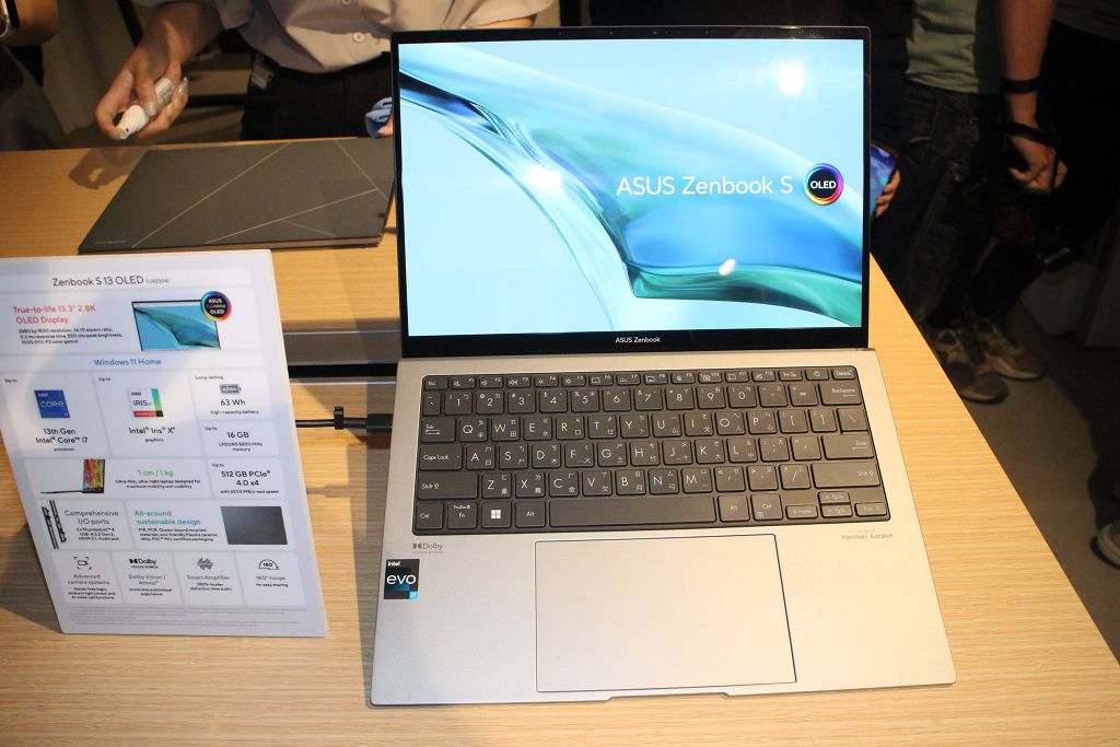 華碩發表最薄的 OLED 筆電　Zenbook S 13 OLED 厚僅 1 公分與 1 公斤機身