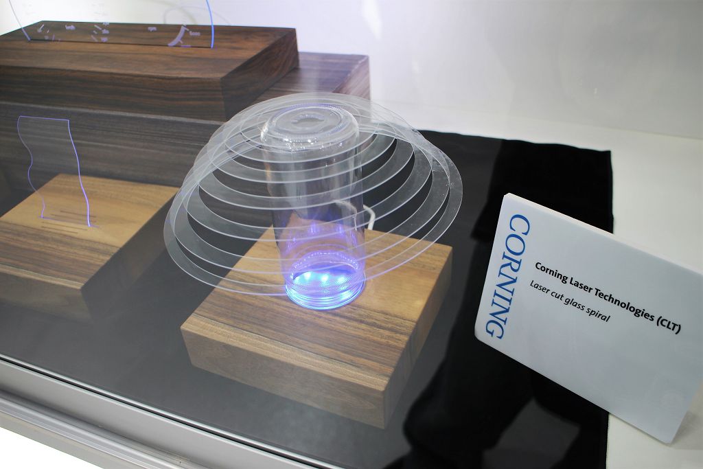 康寧於 2023 智慧顯示展覽會展出重要玻璃技術解決方案