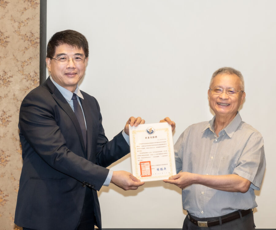 勝昌製藥總座 獲頒卓著貢獻獎