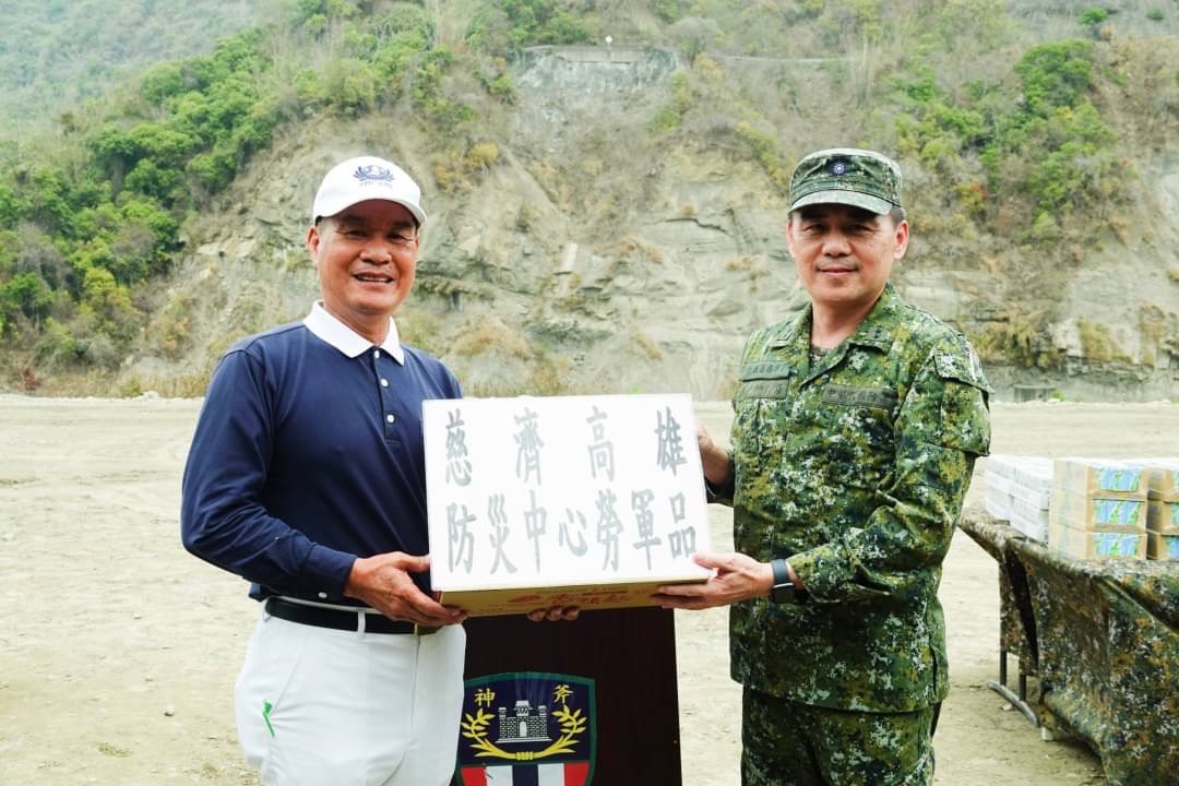 陸軍8軍團曾文水庫清淤 慈濟高雄嘉義志工送物資慰勞