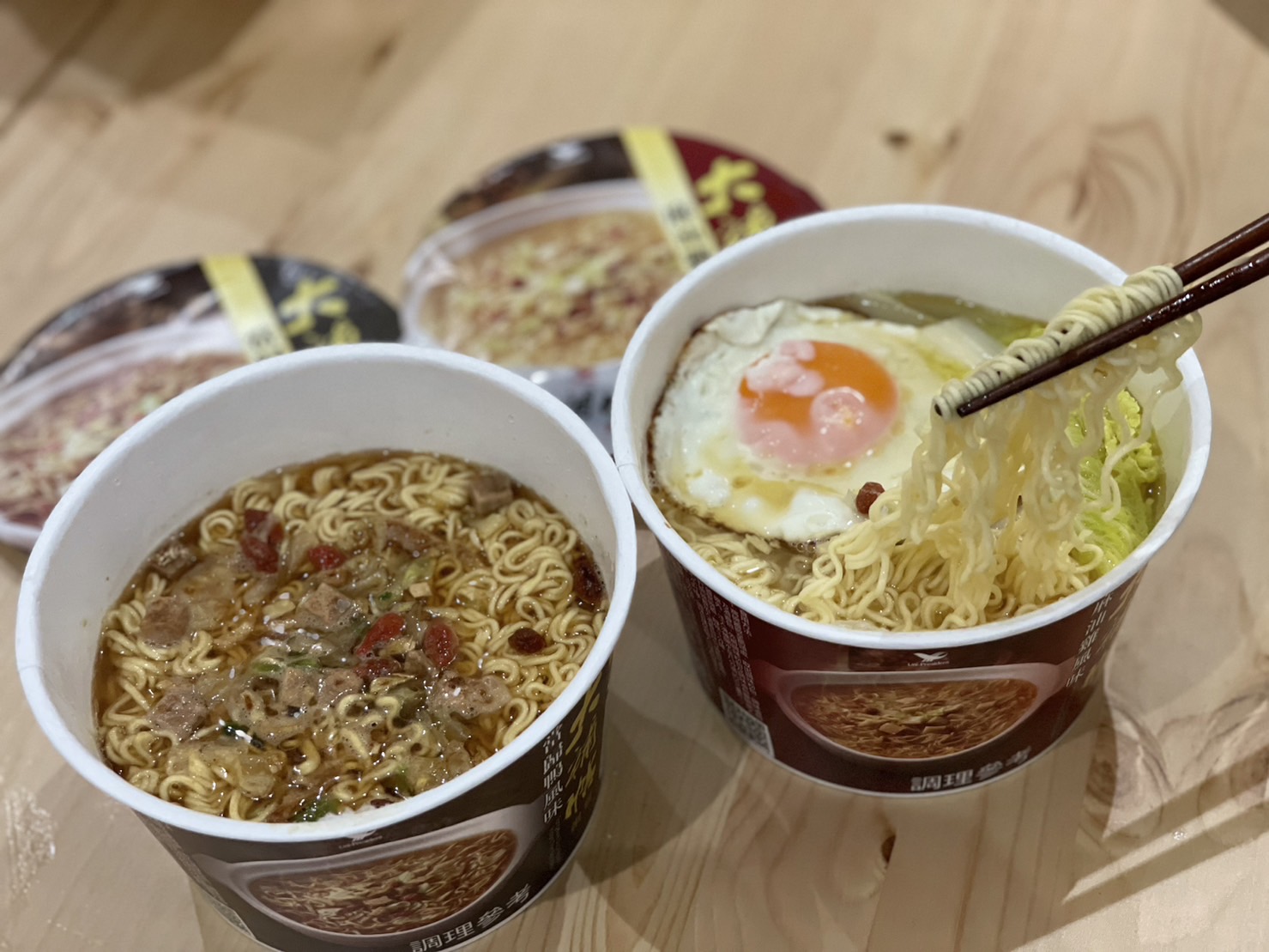 辦公室囤貨首選！網推最強加班聖品泡麵　加一味更升級