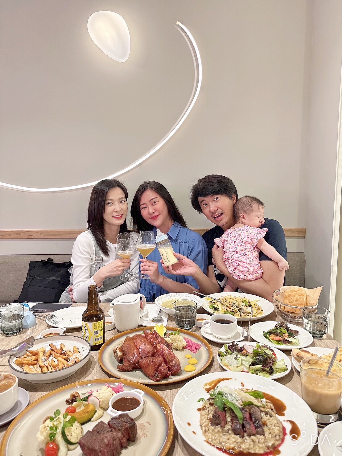 吳皓昇帶妻女和與乾媽相見歡　楚宣一抱狂哭嚇瘋喊：不敢生了！