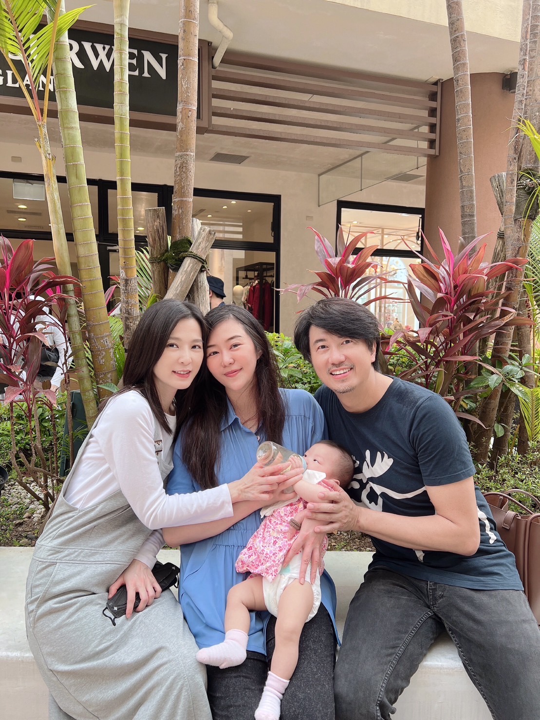 吳皓昇帶妻女和與乾媽相見歡　楚宣一抱狂哭嚇瘋喊：不敢生了！