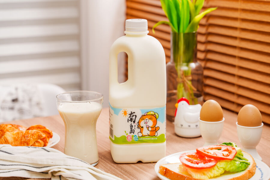 白爛粉小農鮮乳喝個萌！南島鮮乳附設牛牛運動場　雙乳源牧場均獲動福標章