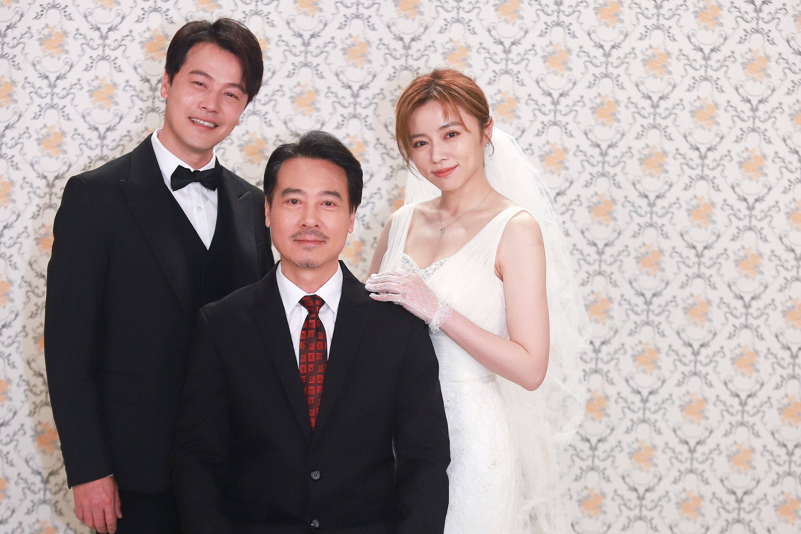 以為在練核心！王瞳、黃文星拍婚紗照出糗　兩人同時腳抽筋