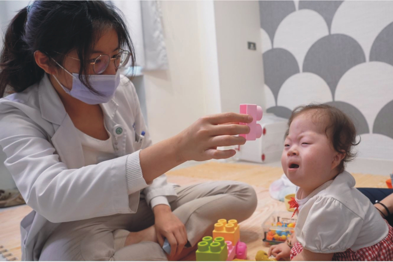 1歲女童眼球震顫、斜視　透過「視覺復能」成功從失焦到追焦