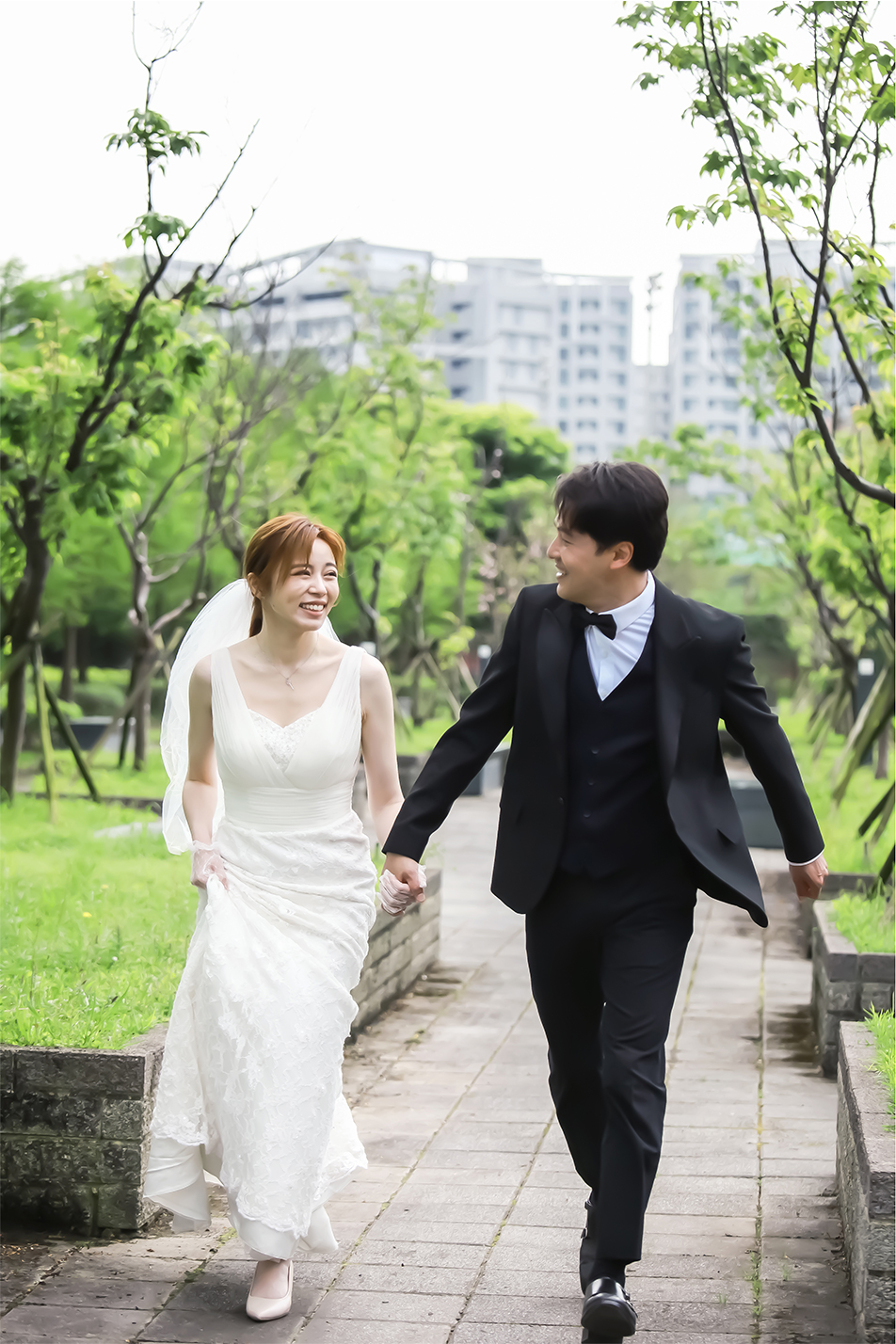 以為在練核心！王瞳、黃文星拍婚紗照出糗　兩人同時腳抽筋