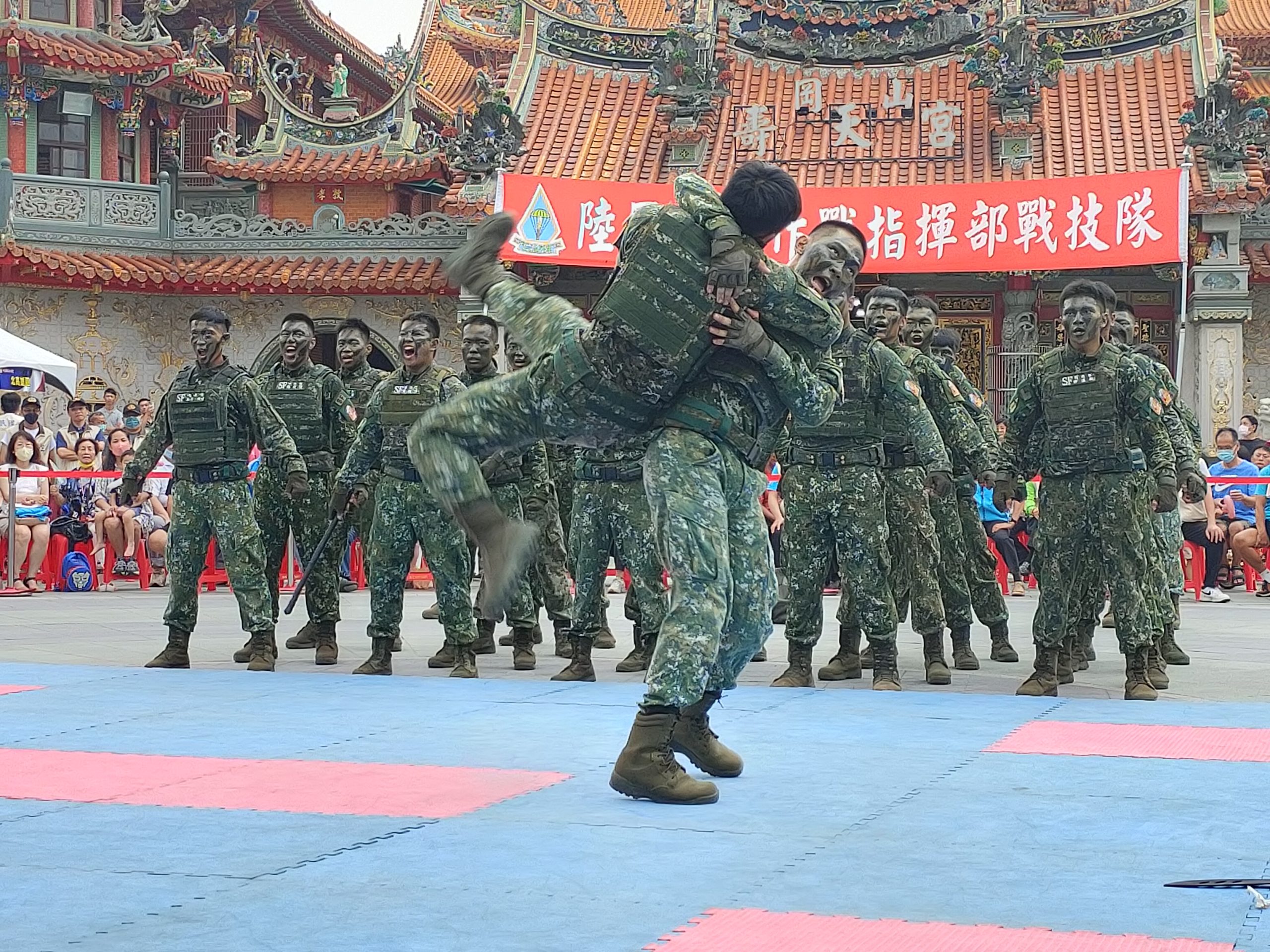 後指部全民國防走入鄉里 民眾體驗驚呼連連