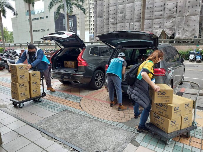 揪福志工車隊助芥菜種會物資轉運　送暖弱勢家庭